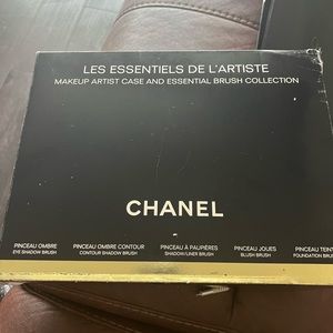 CHANEL Makeup Bag with 5 Brand New Brushes